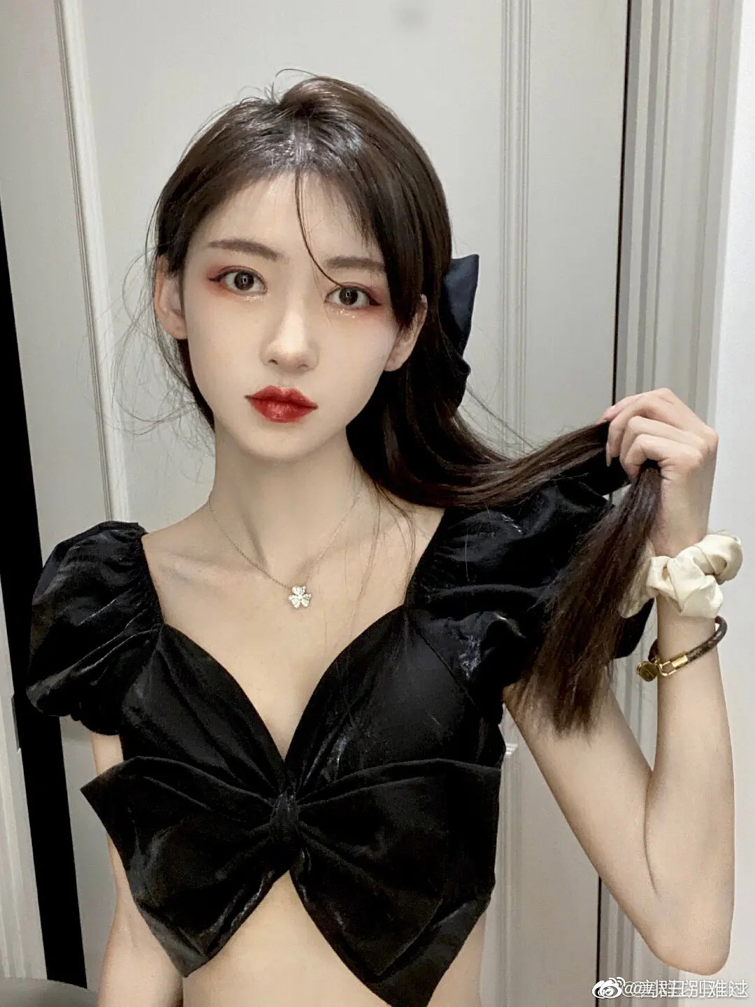 李由男变女变性前后对比照(旧照) 他年龄多大了为什么要变性
