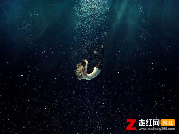 看着我追我追到海里变雨滴是什么歌，坠歌曲介绍