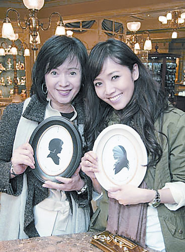 侯佩岑的父亲侯世宏简介 侯佩岑是侯世宏的私生女