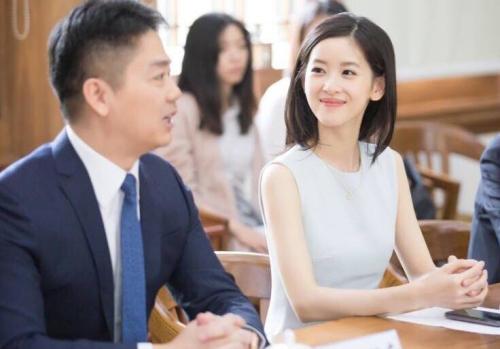 章泽天刘强东婚姻命理般配 章泽天八字面相分析预言晚运不好太扯