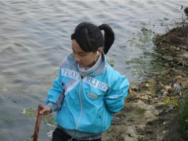 常在河边走哪能不湿鞋的意思 经常在江湖上混难免会挨棍子
