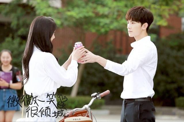 微微一笑很倾城演员表介绍 剧情甜男女主颜值高
