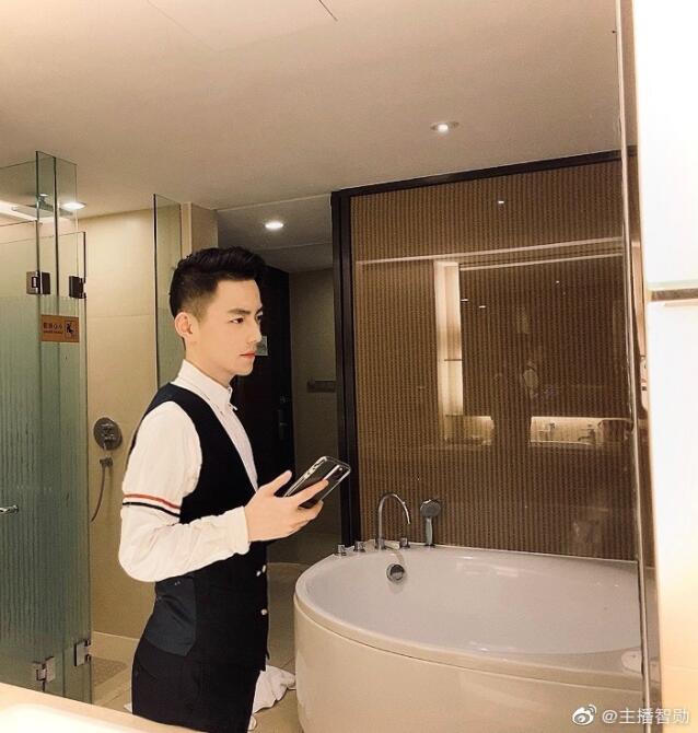 智勋为什么站着直播是太矮了吗 他怎么来说自己是常德人
