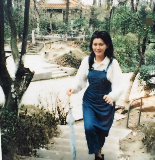 吴亦凡和父母照片妈妈是干什么的 吴亦凡家庭背景家境妈妈再婚