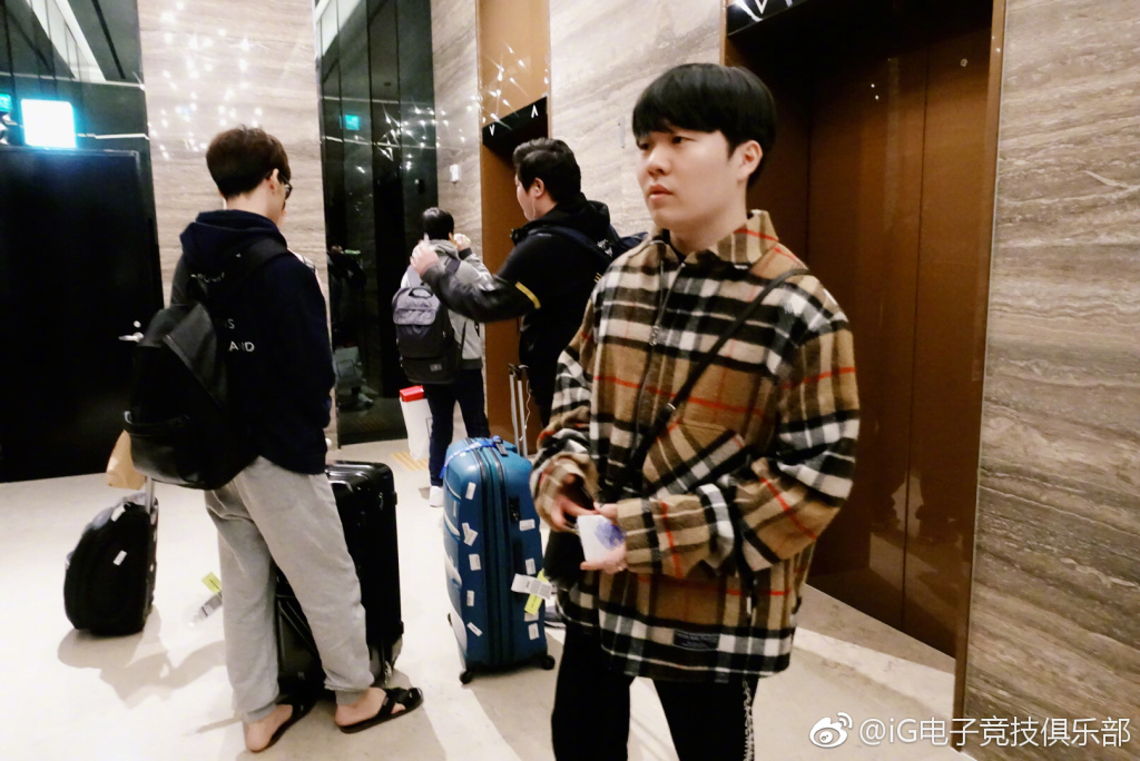 Rookie为什么叫肉鸡、真主 Rookie是韩国人吗中文怎么这么好