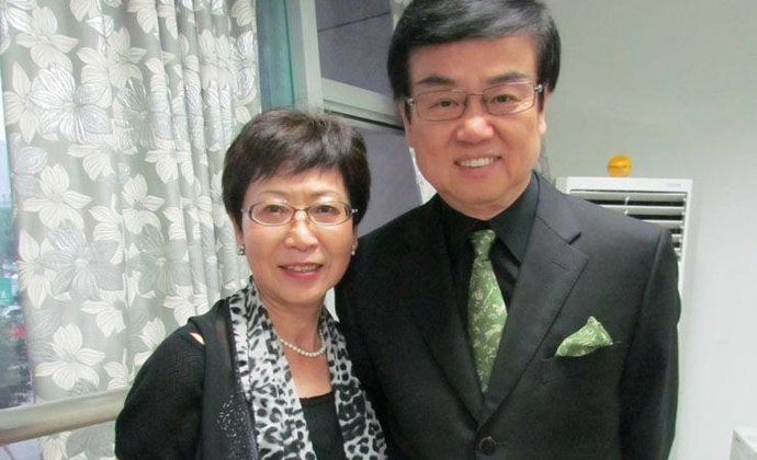 黄百鸣老婆年轻照片 和老婆徐文娟娱乐圈典范