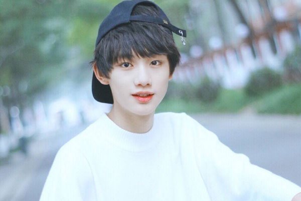 丁程鑫个人资料身高 台风少年团中的队长
