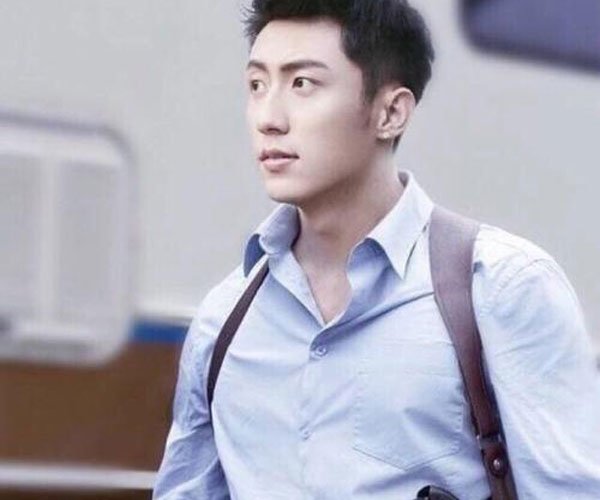 黄景瑜只剩内裤的图片 这身材令多少女人垂涎三尺