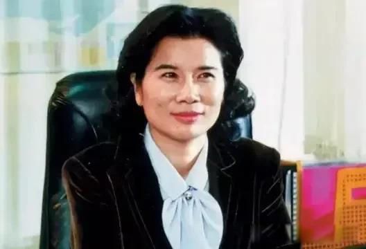 董明珠结了几次婚 单身三十年一直不结婚