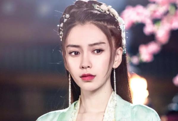 杨颖今年多少岁了2022 杨颖和黄晓明离婚后现状