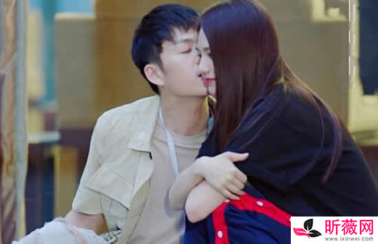 李鸿其的女朋友是不是姜珮瑶 李鸿其姜珮瑶恋情