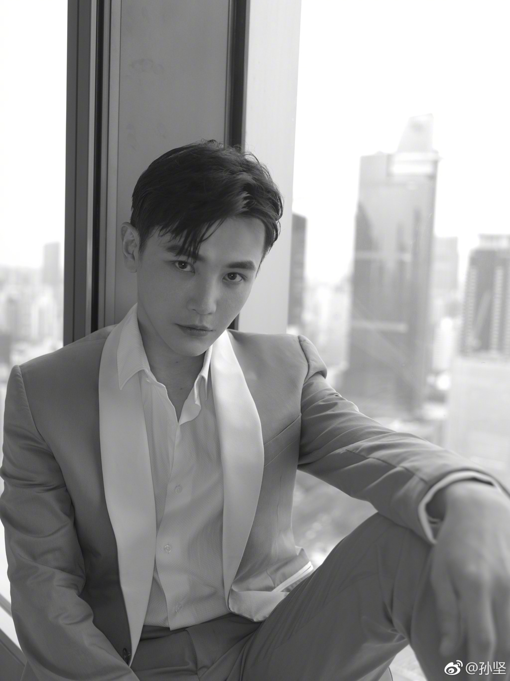 孙坚鼻子整形了吗 孙坚马天宇长的很像对比图