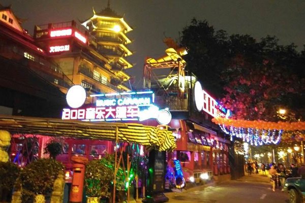 成都九眼桥酒醉女事件 醉酒女桥震门始末