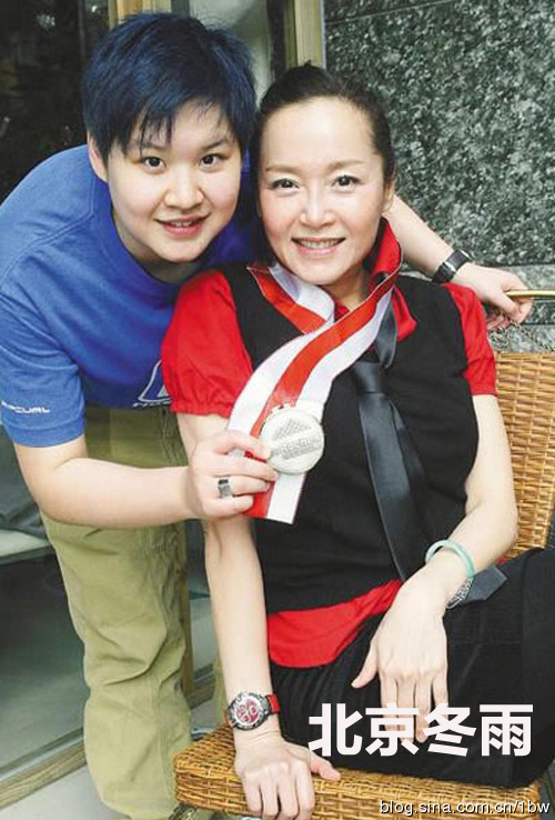 李靓蕾婚内出轨证据照片 出轨“男士”实为万梓良女儿